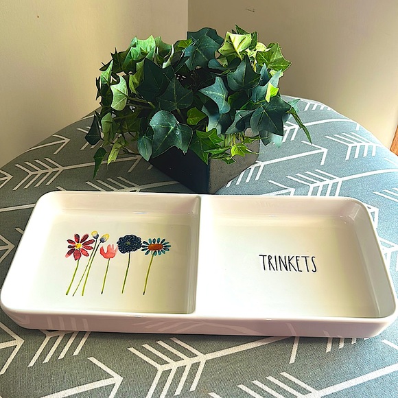 Rae Dunn Other - RAE DUNN 1/2 Floral 🌿🌺 “Trinkets” Plate 🪴